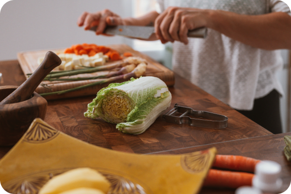 woman-chopping-vegetables